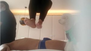 双女主超狠跳踩飞坐