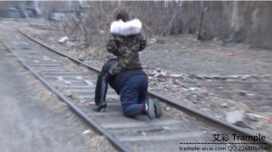 傲柔户外跪拜钻胯定制片