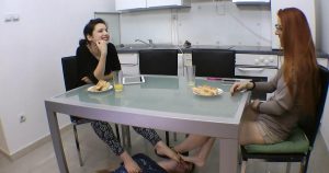 著名双S超臭美脚羞辱脚奴舔，脚趾缝细细的舔，看脚奴那享受的表情