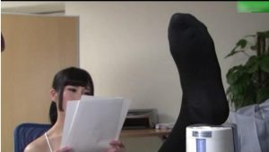 变态学长被学妹的棉袜脚修理