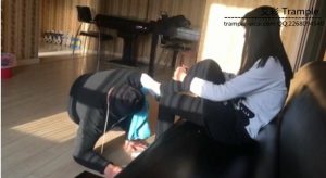 【AJgirls】剧情美女休闲板鞋羞辱踩踏偷鞋贼