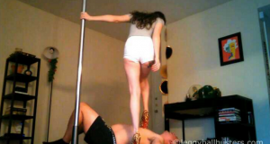 漂亮老婆金蹴猥琐老公，猛踢裆部