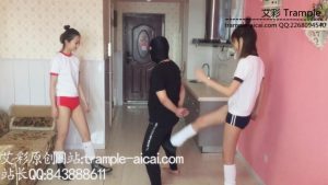 日系体操女主踢裆惩罚猥琐偷窥男