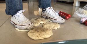 脏帆布鞋踩馒头（不完整版）