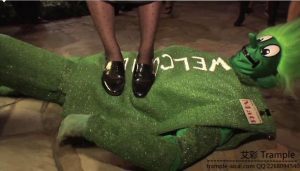 万圣节之夜众装扮美女踩踏肉垫(第五七九部合集)