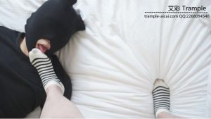 【黑丝诱惑】贱奴跪舔瑶瑶小主的原味棉袜