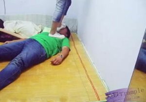 女友帆布鞋踩踏（已修复）