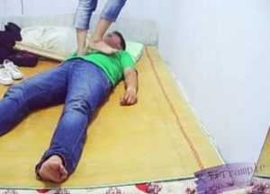 女友帆布鞋踩踏（已修复）