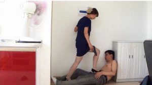 女乘务员踩踏后枪杀劫匪