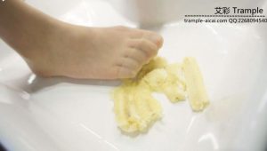 瑶瑶学生主第一视角肉丝踩踏语言羞辱