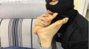 江南倩儿——倩儿看电视舔裸足