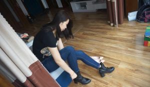 风骚老棒子位了钱出来拍恋足视频