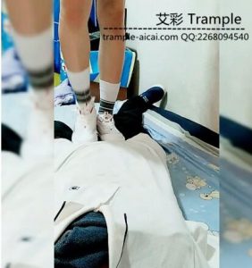 运动风少女，第一人称踩你（建议躺卧观看）