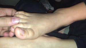 私人订制送小姨子回家在车上玩美足