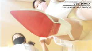 婧儿羞辱系列之双主高跟践踏（多角度全高清版）