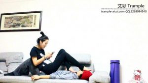 甜美媛媛女主棉袜+踩脚裤虐玩贱狗身体