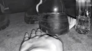 B668 - 无意识粗跟马丁长靴小姐姐踩手-97LZTD-35795