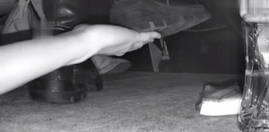 B668 - 无意识粗跟马丁长靴小姐姐踩手-97LZTD-35795