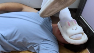 【喵咔】无意识丨无意识拖鞋白袜踩头踩脸最后踩到窒息23分钟-97LZTD-35847