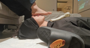 【芋圆s】清理脏拖鞋白袜裸足深喉 -97LZTD-35887