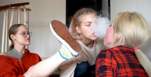 【1080P】KF女女-双主楼道内继续玩弄Astra -97LZTD-36098