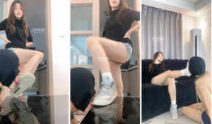 【女生也能很暴力】脏运动鞋白袜虐打-97LZTD-36159