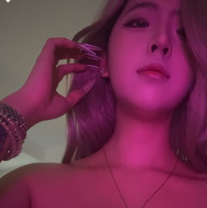 学生主Yuki白色美甲运动背心超短牛仔裤裸足踩踏深喉木乃伊-97LZTD-36243