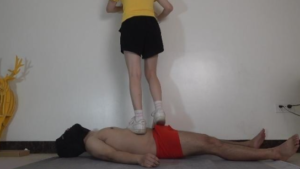 【南国原创】乐儿S脏空军全体重踩踏，无情践踏人形地毯-97LZTD-36306