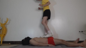 【南国原创】乐儿S脏空军全体重踩踏，无情践踏人形地毯-97LZTD-36306