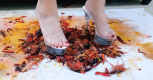 《妍希女王踩龙虾》 -97LZTD-36650