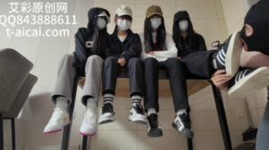 『chnnsct1818』脏鞋底清理，轮流跨头踩手 -97LZTD-46812