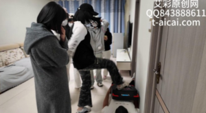 『chnnsct1818』抓住偷女生手机的小偷，圈踢耳光飞踹惩罚-97LZTD-46813